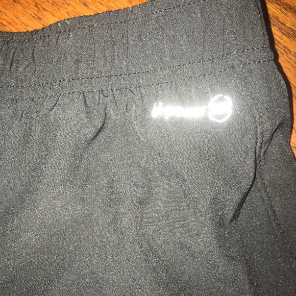Russell Men's 9" 2 in 1 Black Work Out Shorts - Picture 7 of 7